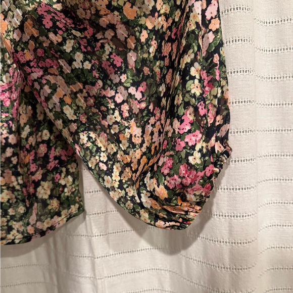 NWOT H&M Multicolor Floral Crepe Blouse Size Large - Picture 6 of 7
